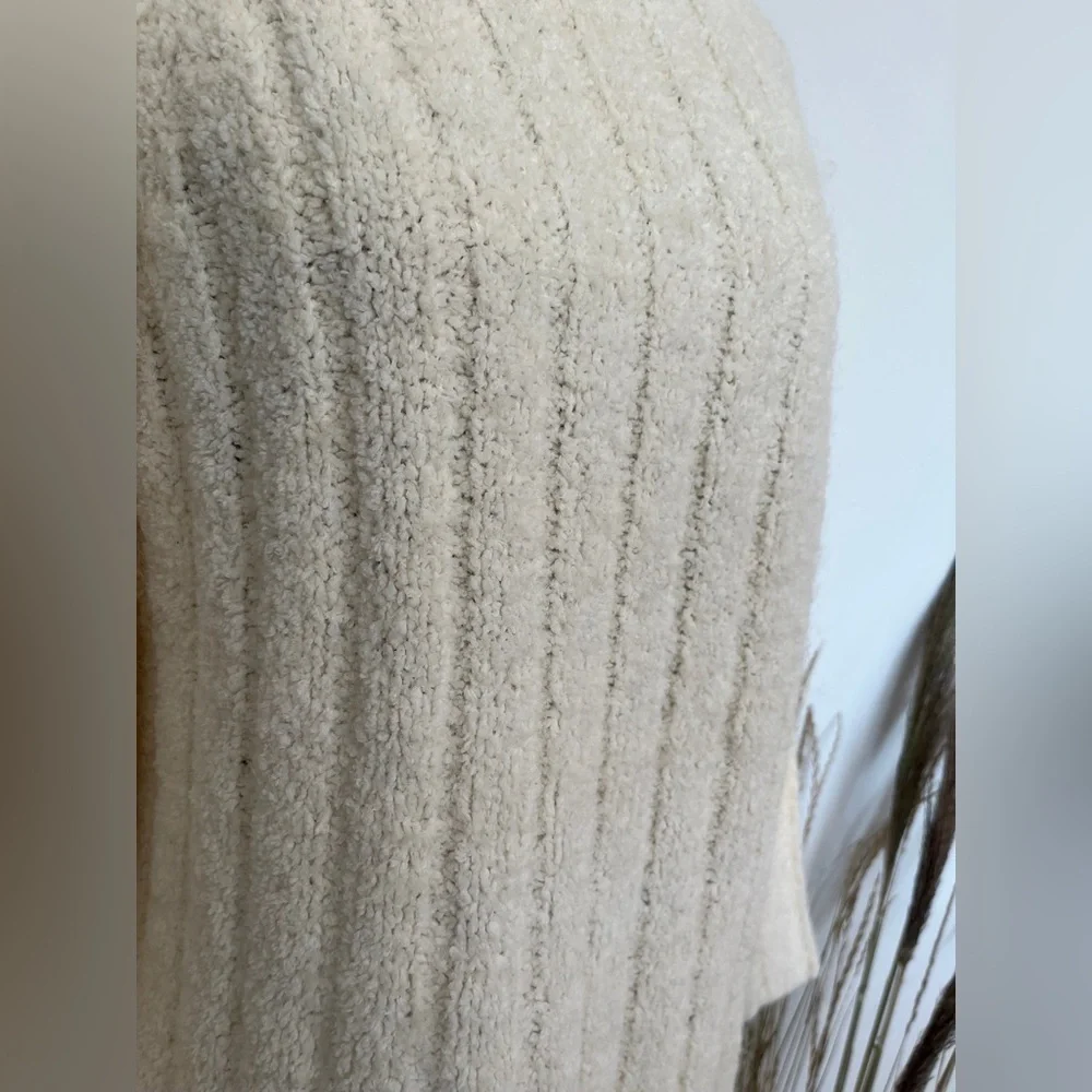Vintage Gaddy Collection Cozy Cream Turtleneck Sweater size medium - Picture 3 of 6
